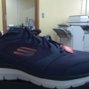 Skechers tennis shoe